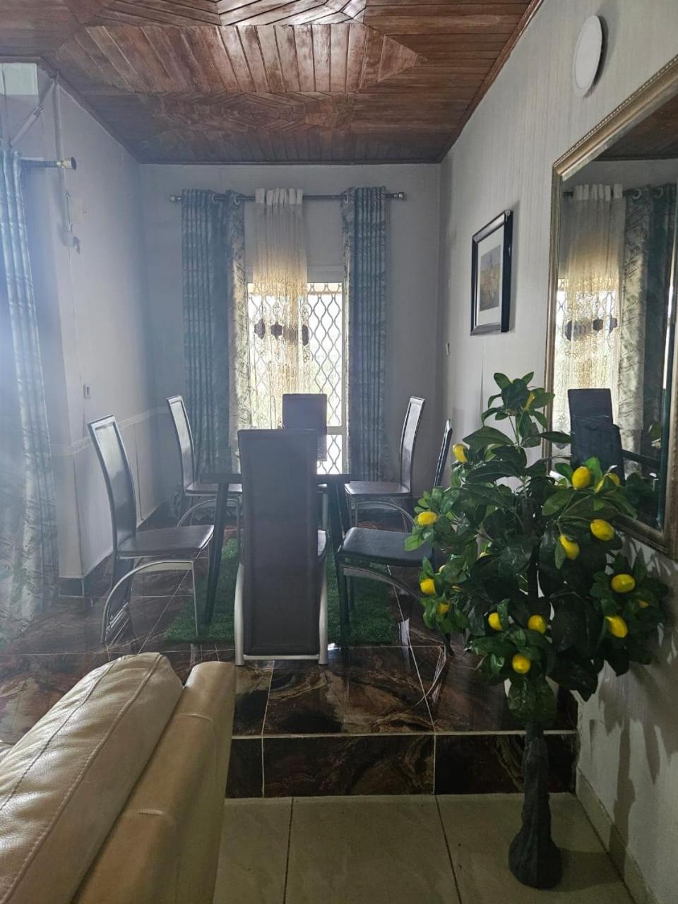 לימבה Rose Garden Apartments מראה חיצוני תמונה